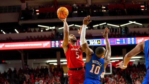 Cincinnati Bearcats guard David DeJulius (5) shoots the ball during the first half of an NCAA men s college basketball game on Sunday, March 5, 2023, at Fifth Third Arena in Cincinnati, concluding the Bearcats regular season. Southern Methodist Mustangs At Cincinnati Bearcats Ncaa Basketball March 5 2023